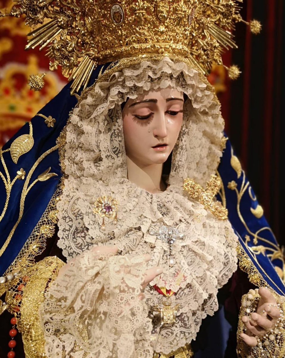 enclavecofrade's tweet photo. 🟣 ROSARIO | Así lucía la Virgen del Rosario de la Hermandad de Monte-Sión en su veneración 

#rosario #montesion #semanasanta #enclavecofrade #semanasantasevilla https://t.co/bUTjgeuZAW