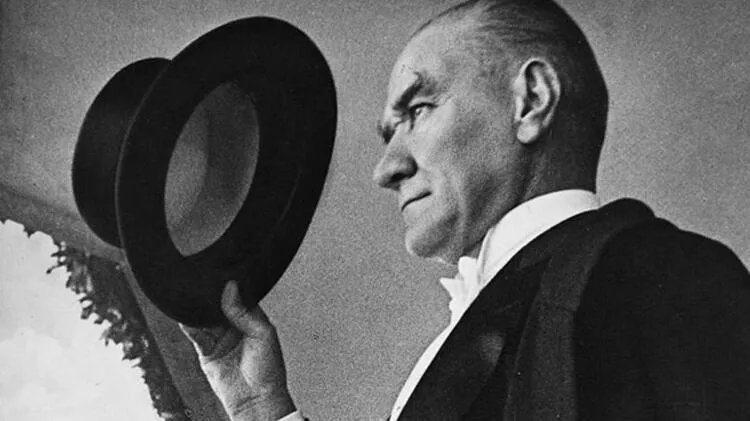 Bir Dakikalık Saygı Duruşu Diyip Geçmemek Lazım.
Bir Dakika Dik Durmak Zordur Omurgasızlar İçin.
#ANITKABİR
#10Kasim 
 #Sensiz84YılÖzlemle #GaziMustafaKemalAtatürk