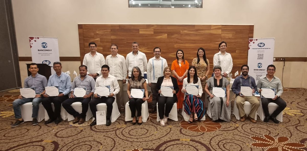 En #Chiapas, el director general, <a href="/LuisAntoRamirez/">Luis Antonio Ramirez</a>, entregó las constancias de acreditación del programa de 𝐀𝐬𝐢𝐬𝐭𝐞𝐧𝐜𝐢𝐚 𝐓é𝐜𝐧𝐢𝐜𝐚 a las empresas que buscan desarrollar habilidades administrativas, legales, contables y fortalecer prácticas comerciales y operativas.