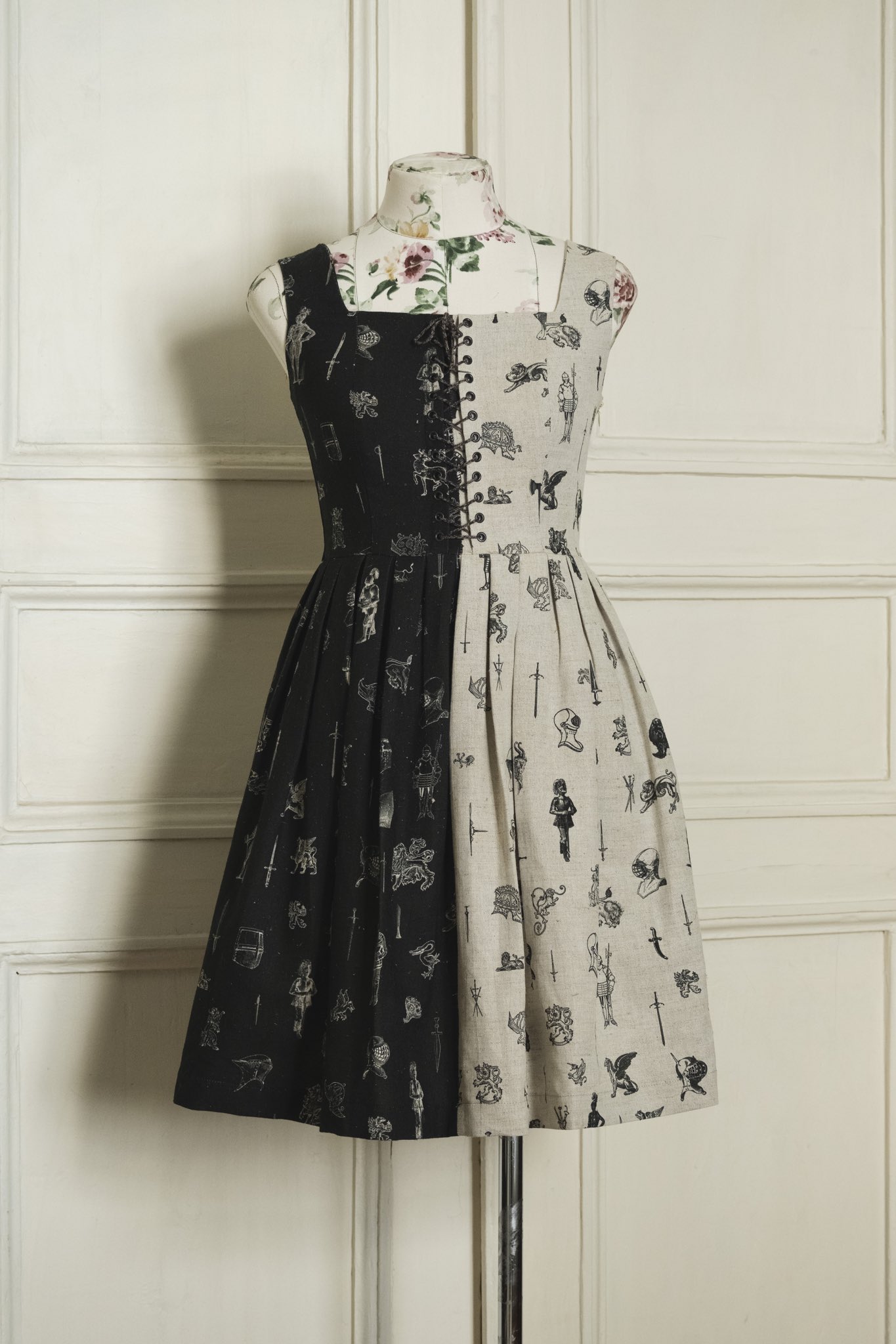 かのん様❤リクエストオーダー専用  ９月①  ブライスマントルピース 背景ボード かのん様❤リクエストオーダー専用 9月① ブライスマントルピース