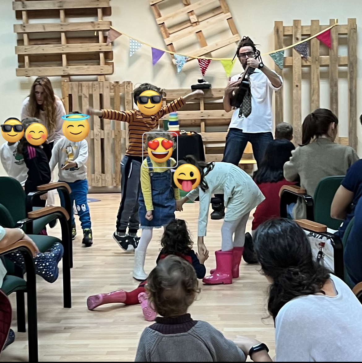 BiblioMostoles's tweet photo. El rock del cocodrilo, todo un clásico en el repertorio de Primigenius, no ha faltado en la sesión de cuentacuentos "La aventura de leer" de esta tarde.
#prelectores ##narraciónoralparabebés #MadridLeeenComunidad #animaciónalalectura #primeroscontactosconlasletras https://t.co/01IDv8eBBX