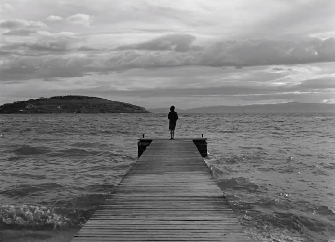 “Ona ait olmayan bir şeyi nasıl onunla paylaşırım?
Aşkım yalnız bana ait bir şey..” 

Sevmek Zamanı (Metin Erksan, 1965)