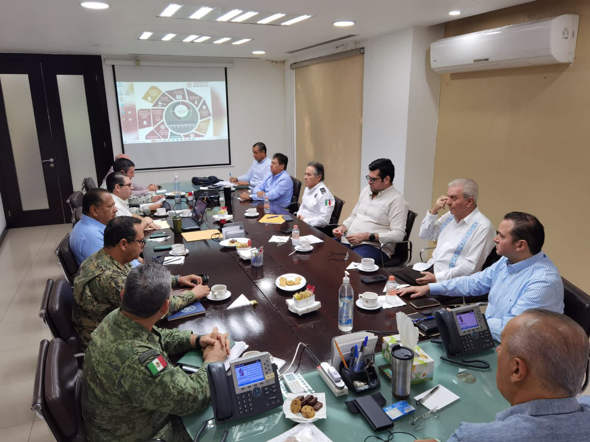 cmmerino's tweet image. Está mañana nos reunimos de manera presencial los integrantes de la Mesa para la Construcción de la Paz y la Seguridad en Tabasco, compartiendo, analizando y proponiendo acciones para la disminución de delitos, reforzando las estrategias y trabajos operativos.