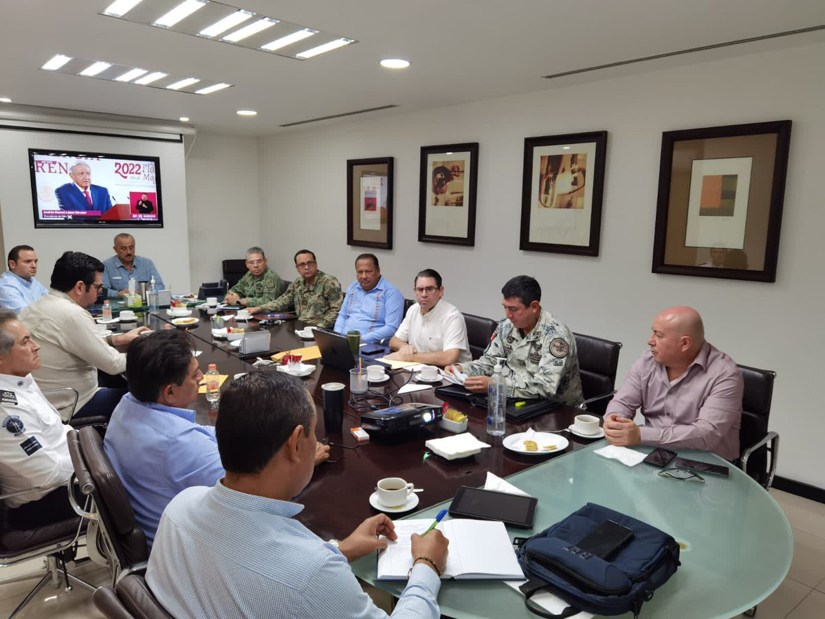 cmmerino's tweet image. Está mañana nos reunimos de manera presencial los integrantes de la Mesa para la Construcción de la Paz y la Seguridad en Tabasco, compartiendo, analizando y proponiendo acciones para la disminución de delitos, reforzando las estrategias y trabajos operativos.