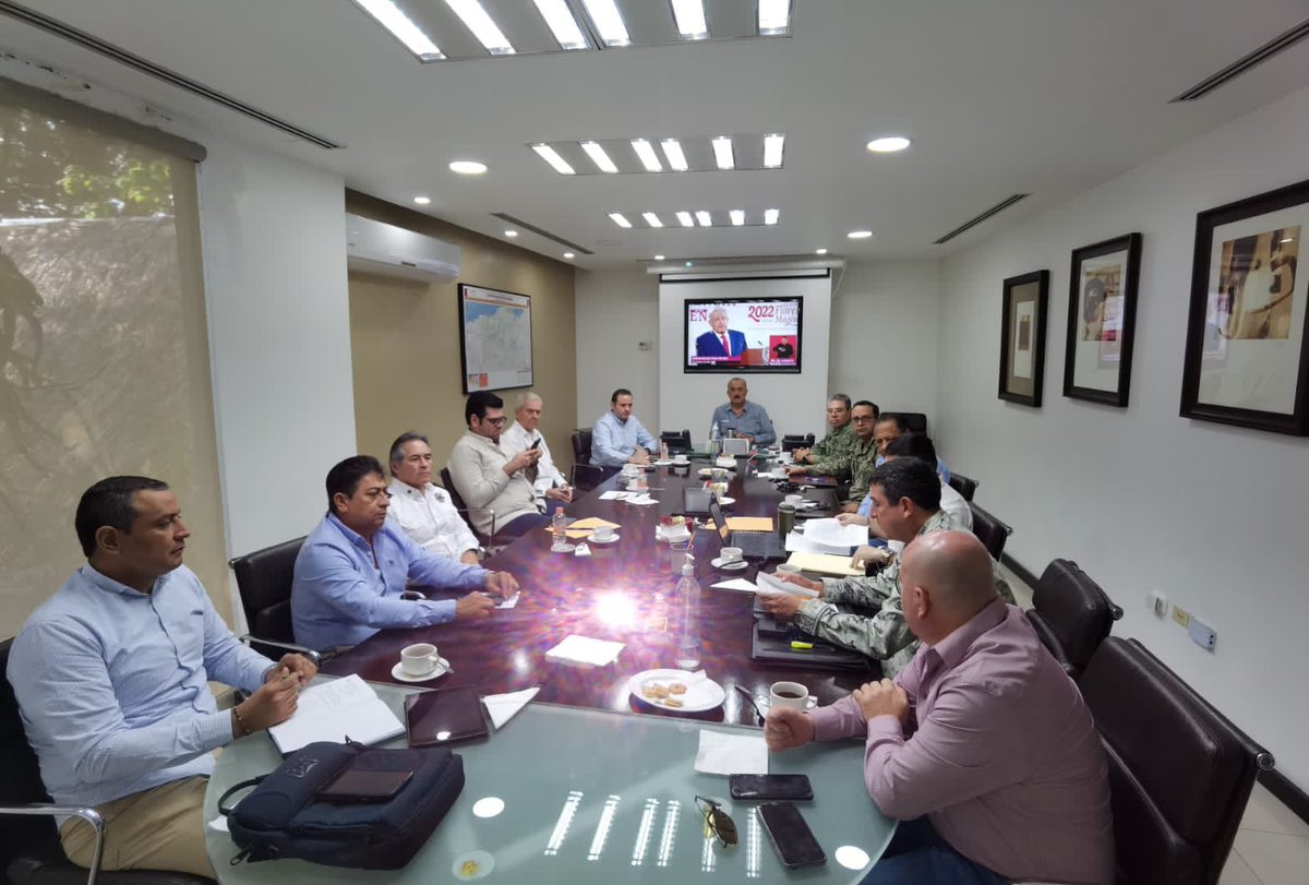 cmmerino's tweet image. Está mañana nos reunimos de manera presencial los integrantes de la Mesa para la Construcción de la Paz y la Seguridad en Tabasco, compartiendo, analizando y proponiendo acciones para la disminución de delitos, reforzando las estrategias y trabajos operativos.