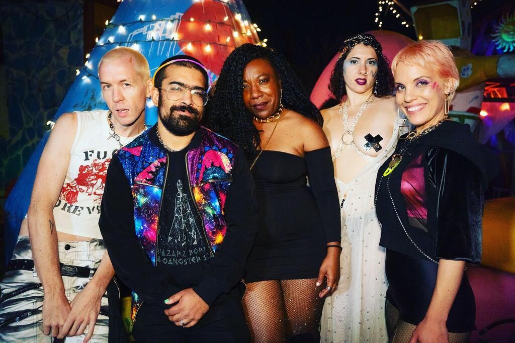 More pix taken by the fabulous @jointhefuturenow from an epic evening @rub_ulad 
💕👹👻🖤💋🎤
We’re working on recordings and our next shows will be 12/10 @stonechurchvt42 in Vermont with @tender_spot and NEW YEARS EVE @hartbarnyc with @tvmomsband so let’s destroy 2022 ⚡️💥⚡️