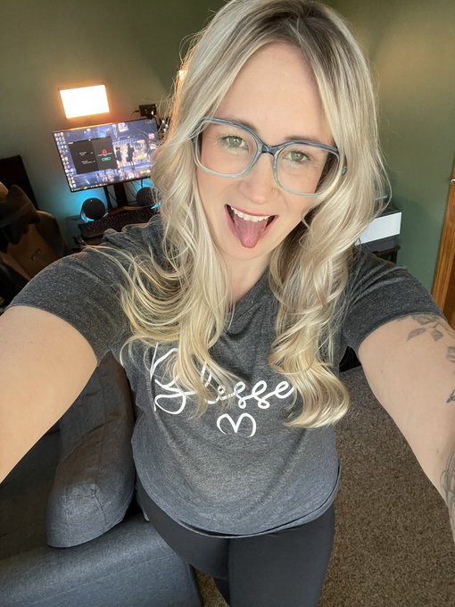 We Live on Twitch!  Last day before LA.. come hang out   Link👇 https://t.co/GDUHXUkswb