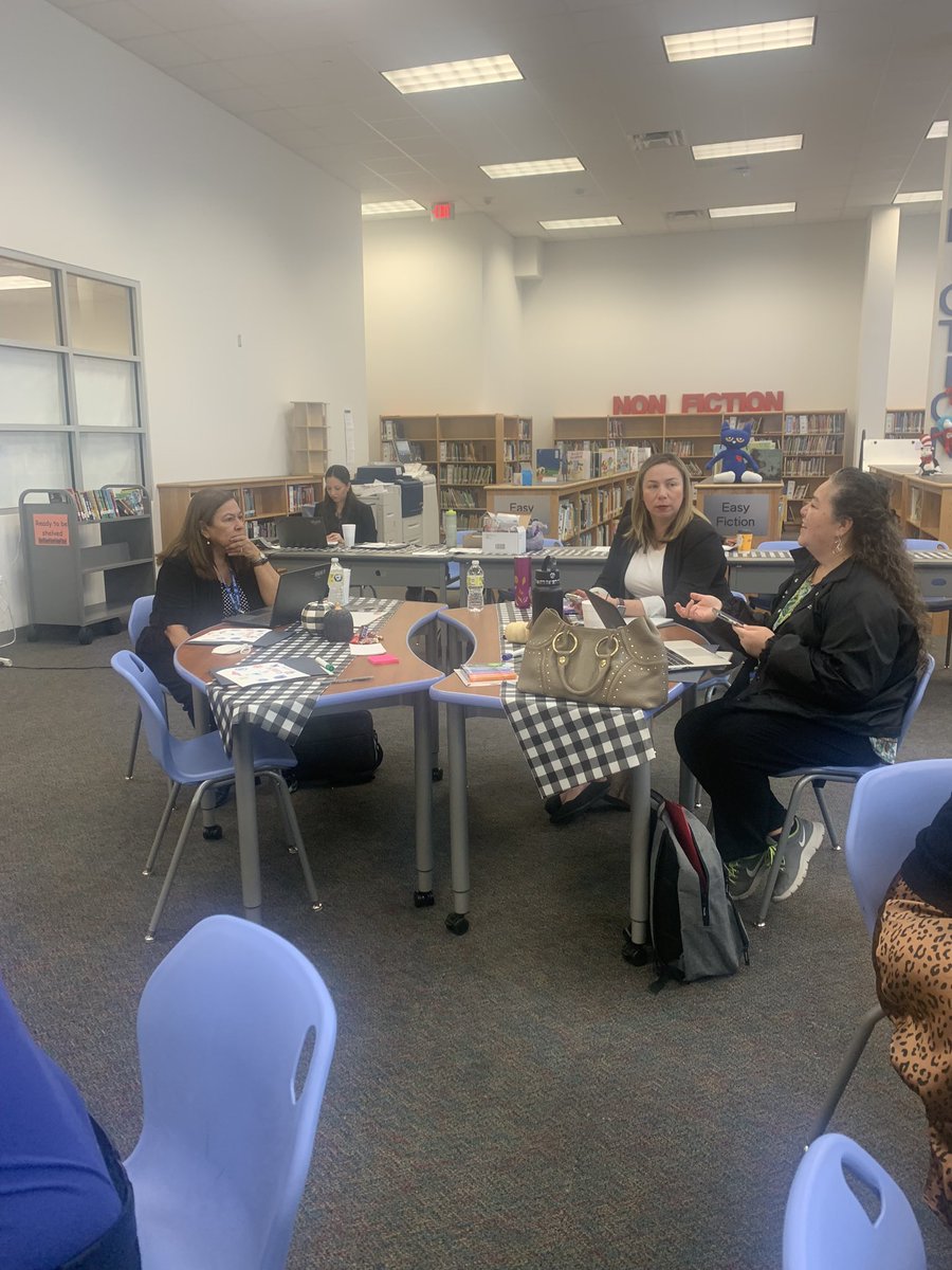 CJCluster1's tweet photo. Great learning with our APs!! Leading the way learning about Questioning with CFUs and observation and feedback!! 🙌🏽 @LourdesGarduno3 @MRamirezDISD @dallasschools @cigarroacowboys https://t.co/xf4BcKZRPT