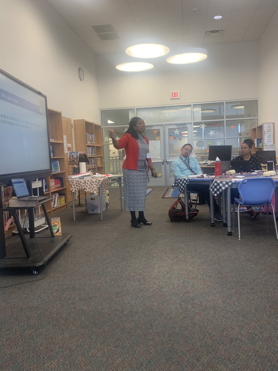 CJCluster1's tweet photo. Great learning with our APs!! Leading the way learning about Questioning with CFUs and observation and feedback!! 🙌🏽 @LourdesGarduno3 @MRamirezDISD @dallasschools @cigarroacowboys https://t.co/xf4BcKZRPT
