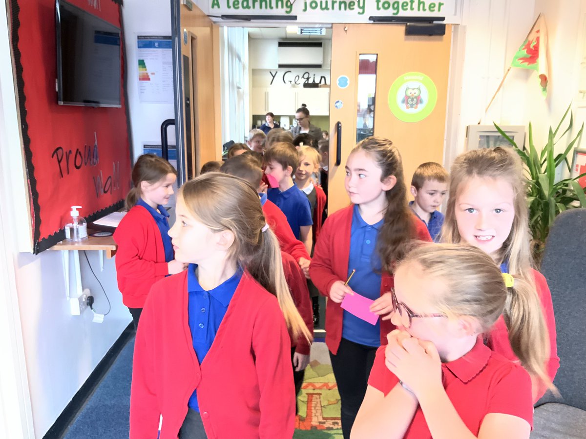 spseallan's tweet photo. Dosbarth Oren went on a sound collecting walk.  We made notes of our onomatopoeia words. https://t.co/MRv4AvlIko