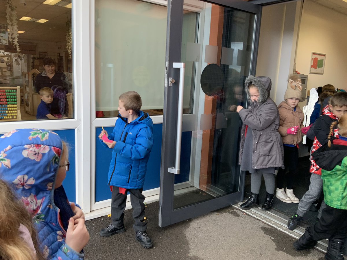 spseallan's tweet photo. Dosbarth Oren went on a sound collecting walk.  We made notes of our onomatopoeia words. https://t.co/MRv4AvlIko