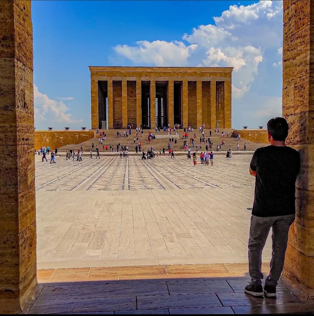 “Büyük ölülere matem gerekmez, fikirlerine bağlılık gerekir.”

#10Kasım