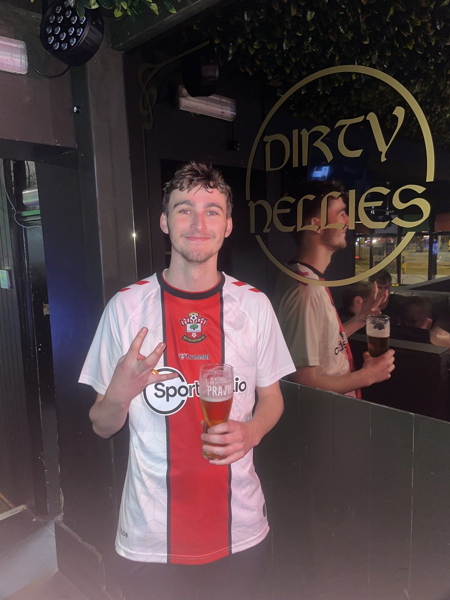 rangolover's tweet image. Poor defeat for the rodents

A disappointing defeat for the team, losing 2-1 to the Birken Boys. However, a stellar performance from Rob ‘the cat’ Younger winning MoTM.                     Congrats Rob.