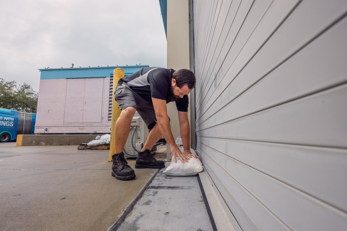 lynxbusorlando's tweet photo. We're preparing for Tropical Storm Nicole to best ensure the safety of our staff and facilities. We continue to monitor the storm's effects and will keep the community up-to-date as the storm passes through the area. https://t.co/KkS6LiszO3