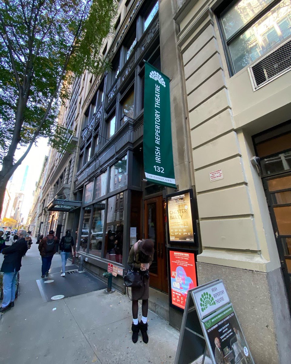 BWayBoundAndrew's tweet photo. Incredibly excited to be back, kicking off the fall season with this fabulous company, fabulous cast, and fabulous show! @irish_rep #stagewhisperpod #offbroadway #ChesterBailey #irishrepertorytheatre #fallseason22 https://t.co/H2HrJ0QnO6