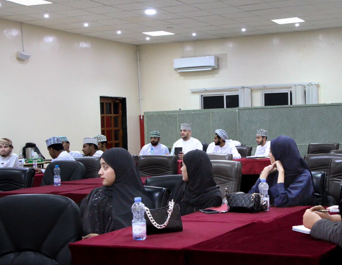 #جماعة_المسرح بجامعة التقنية والعلوم التطبيقية فرع نزوى , من تقديم / أسامة زايد وذلك تماشياً لتجهيزات جماعة المسرح #لمهرجان_المسرحي_الطلابي_السادس
@nizwa_cas
@niz_theater