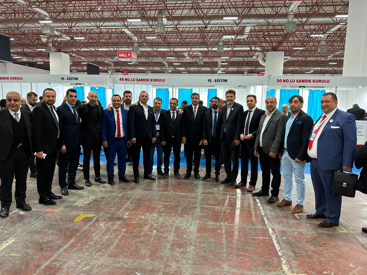 turay_kesler's tweet photo. Bugün yapılan İTO EĞİTİM KOMİTESİ seçimlerini kazanan İbrahim TAŞEL başkanımızı ve diğer komite üyelerini tebrik ediyorum. Mavi listede yarışan arkadaşlarımıza da gayretleri için teşekkür ediyorum. @IbrahimTaselFDD @zaferozturkfk @enes_enissener @vedat_toy @tekinmuratt https://t.co/I93tI23JK5