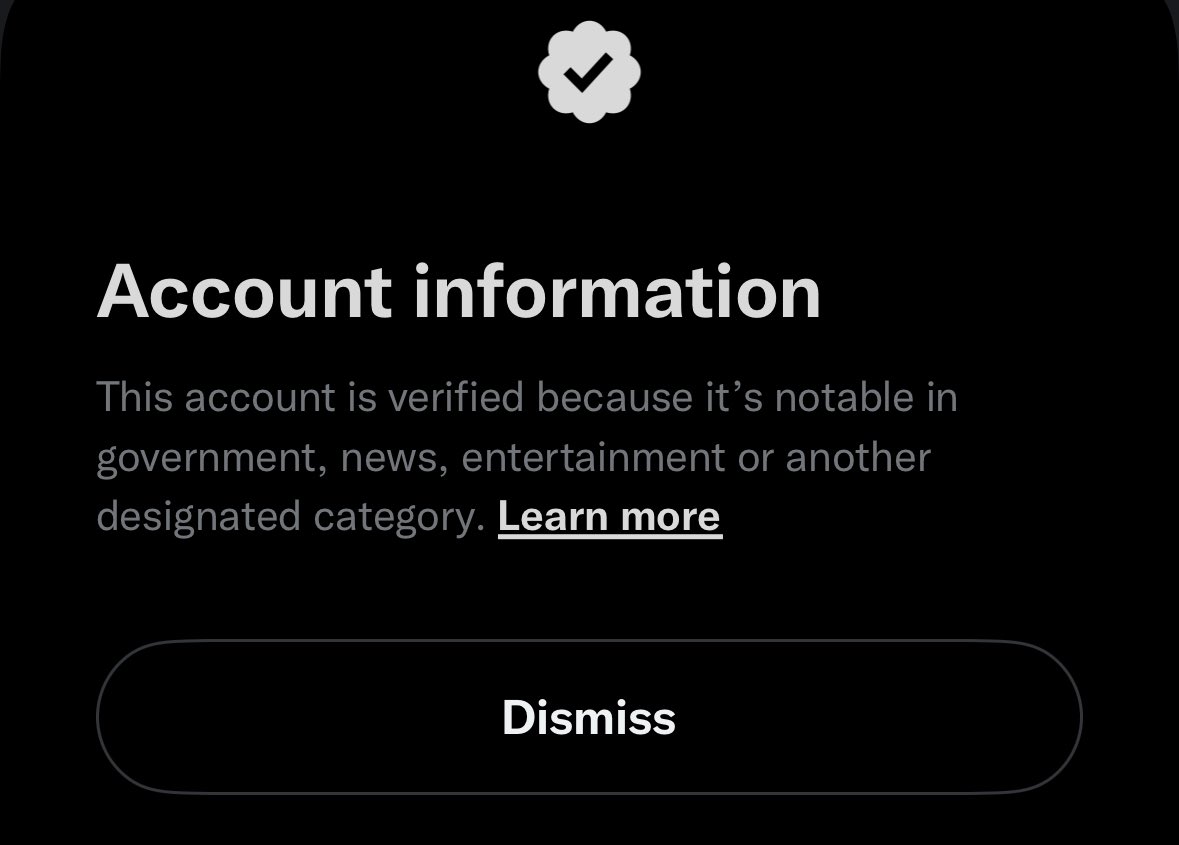 tomwarren's tweet photo. welcome to the new blue tick Twitter. There are now two blue ticks, so you can tell who’s paying $8 or not 🙃 https://t.co/ALzMSRrztq