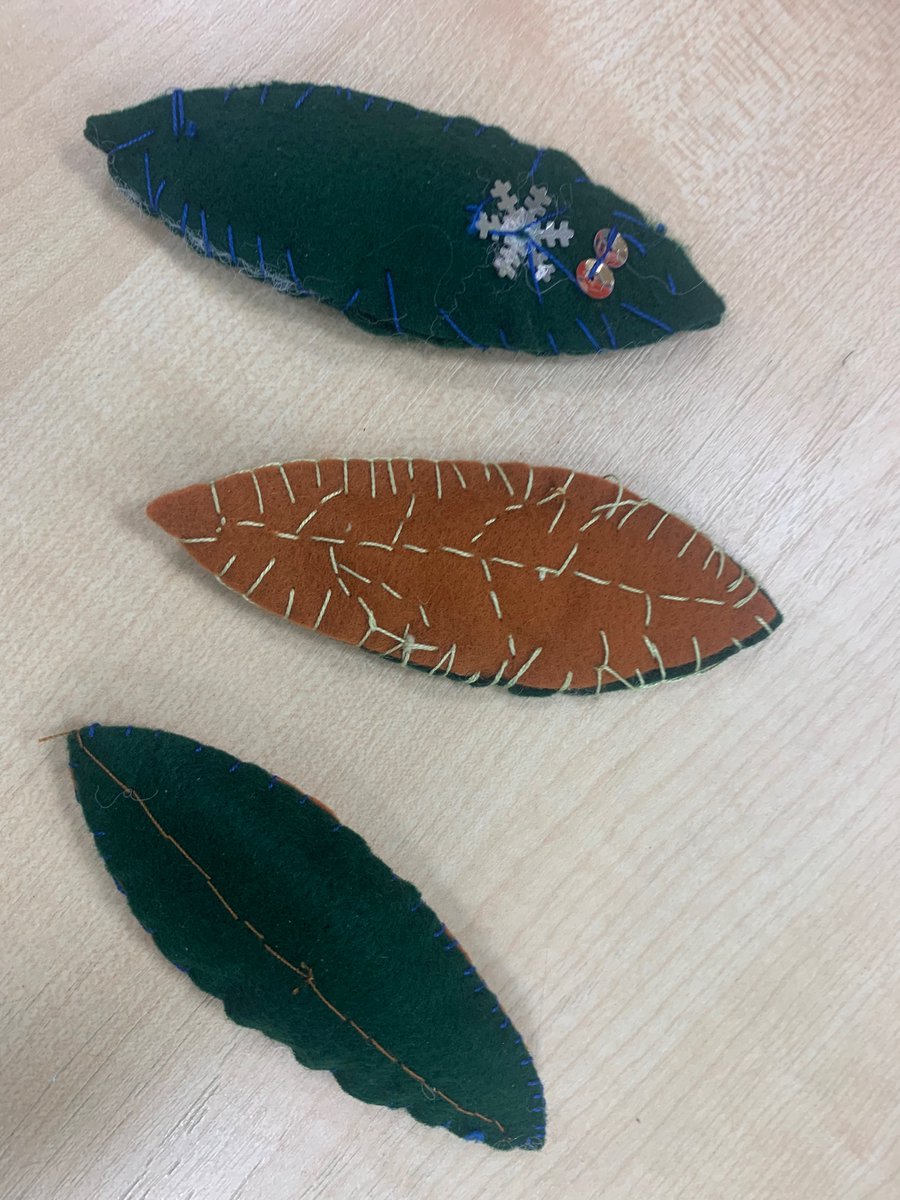 YSJTeacherEd's tweet photo. Autumn inspired DT project! Learning about sewing and textiles with our brilliant UG1s. https://t.co/cb72Tof8pY