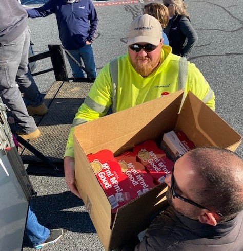 SharpAutogas's tweet photo. Partners in environmental sustainability and in making life better for our communities, we teamed up with @Dartfirststate for their #StuffTheBus25 event to support the @FoodBankofDE Employee volunteers filled the propane autogas-powered bus with $5,000 of food donations. https://t.co/CKmQWVfxfz