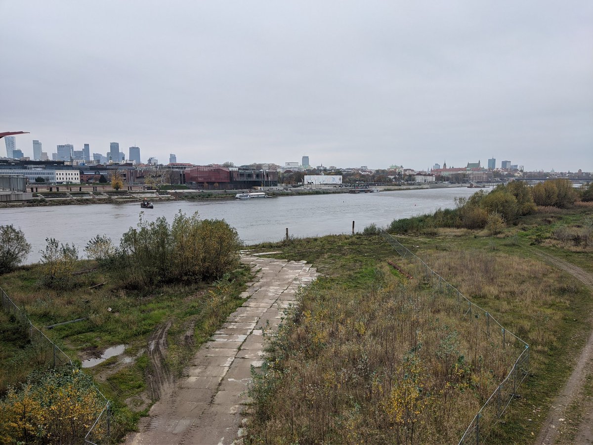 Vovanvarch's tweet photo. #wisla #Warszawa #listopad2022 https://t.co/JsO1tc1JtT