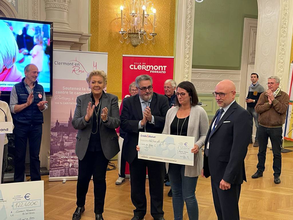 122.400 € au profit de la lutte contre le cancer ! Immense bravo aux organisateurs de <a href="/clermontenrose/">Clermont en Rose</a>, aux bénévoles et aux quelque 10.000 participant.e.s à cette magnifique course solidaire. Remise des chèques aux associations ce soir en mairie.Tous mobilisés contre la maladie!