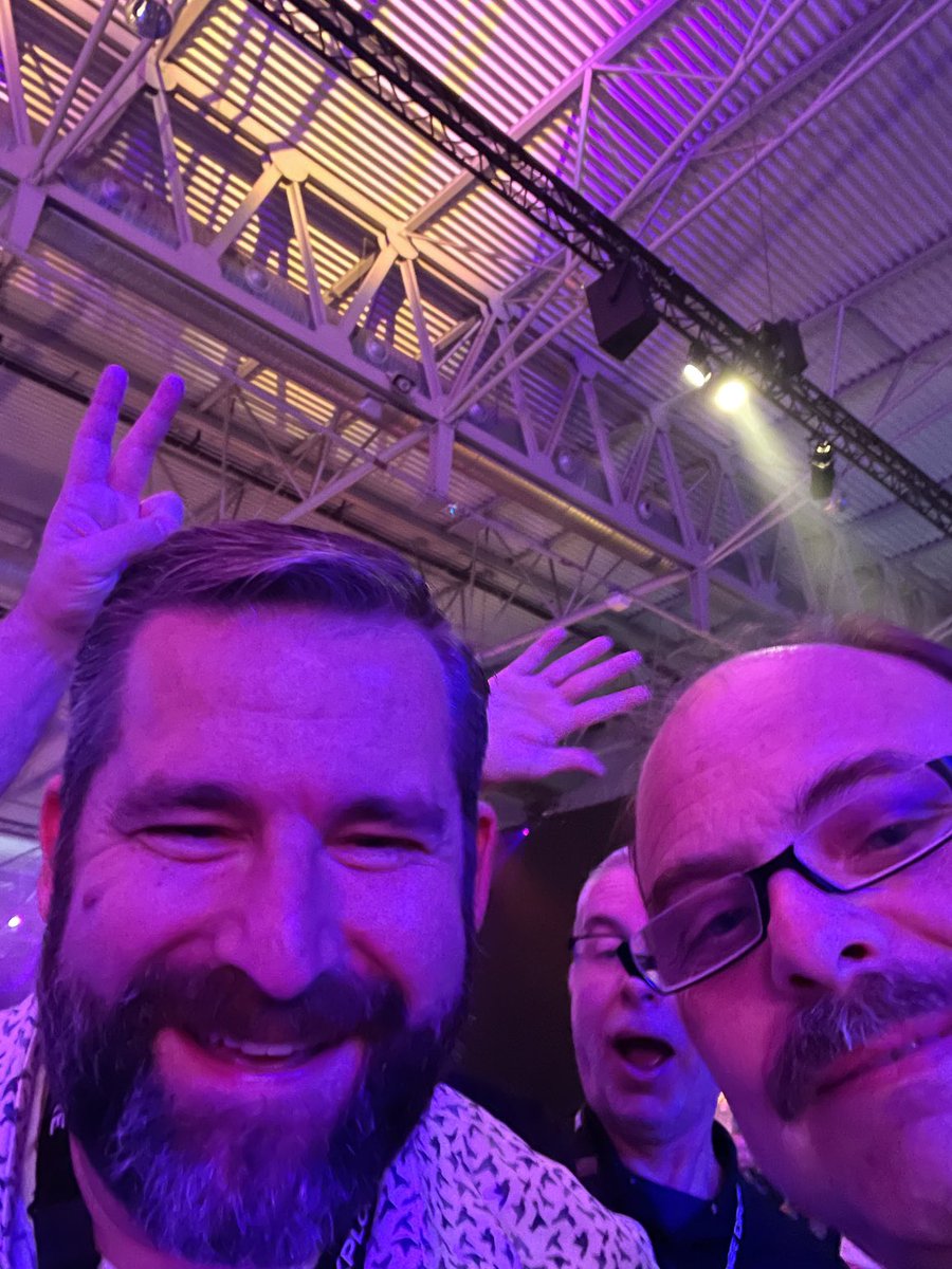 selfie with board and mainboard 😜#vmug #theparty