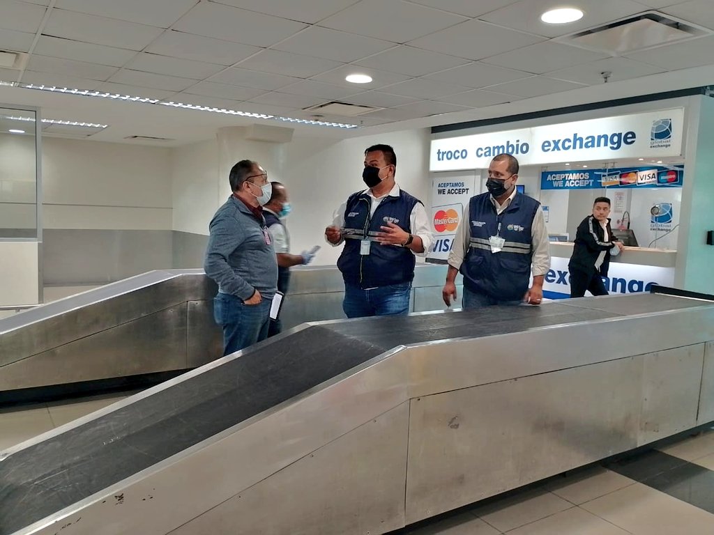 AgrocalidadZ5's tweet photo. #Guayas | Recibimos visita por parte de la @ComunidadAndina para verificación de procesos y medidas preventivas, con el objetivo de evitar el ingreso de Peste Porcina Africana en puntos de control fronterizos.
#EcuadorSinPPA
#PrevenciónSanitaria https://t.co/KjilZrnFgo
