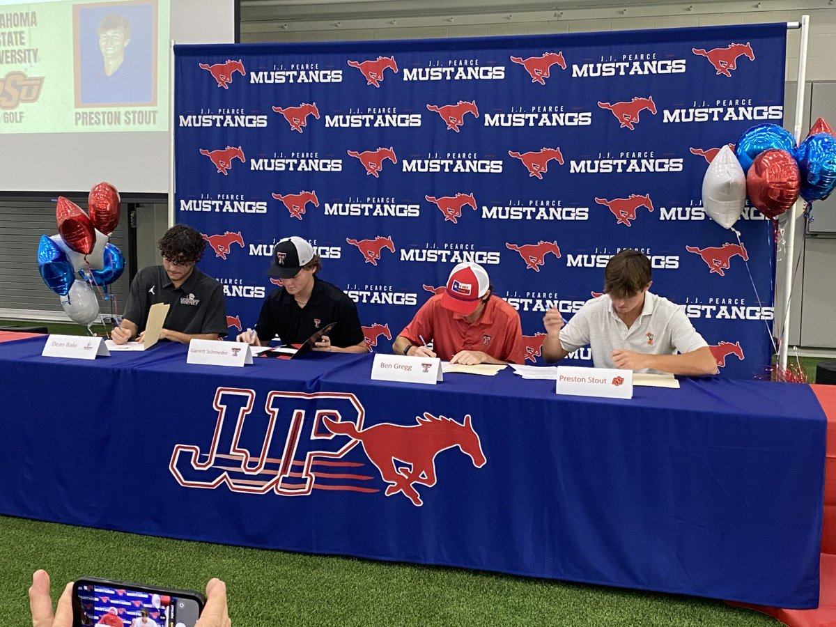 Lindsay_Ledford's tweet photo. Congrats to all these Mustang athletes for signing this morning! We are so proud of y'all and the way you represent your school! https://t.co/xZwRdfes2d