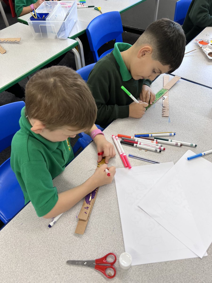 Wye_WPA's tweet photo. This afternoon we made some amazing lever mechanisms! Stay tuned for the finished products … #WatersideDT ✂️ 🎨 🧠 https://t.co/ovlIWS1KaF