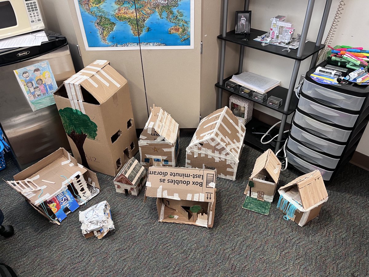mrmohnsclassmpe's tweet photo. Esperanza Day! Yarn dolls and cabins. #creativity #collaboration ⁦@PamMunozRyan⁩ https://t.co/4GE8jfDJ2G