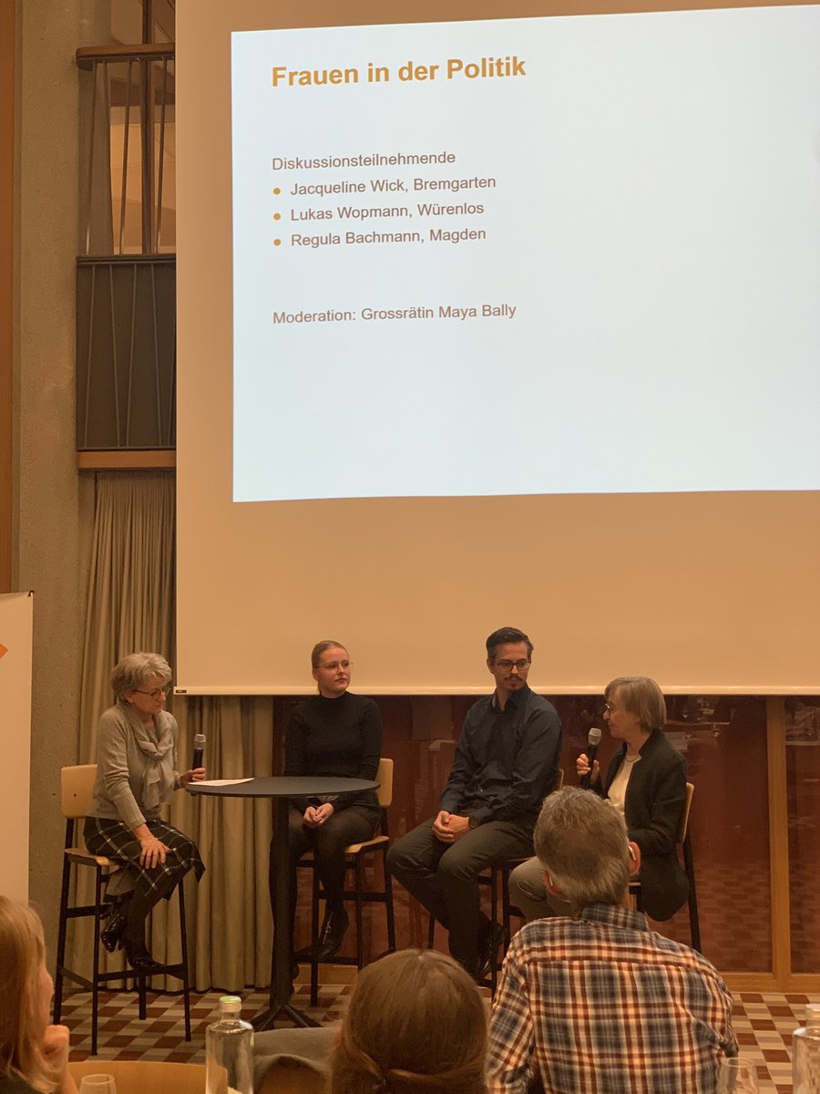 DieMitteAargau's tweet photo. Generationengespräch an der Delegiertenversammlung der Mitte Aargau zu den Themen Energie und Klima, Frauen in der Politik und Digitalisierung. #DGDieMitteAG https://t.co/Q1n7z0qRbf