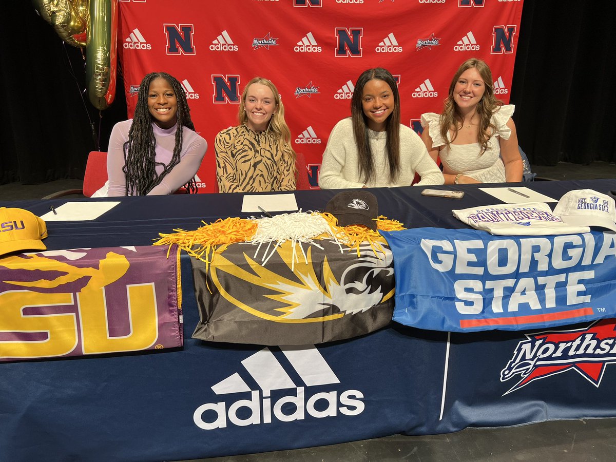 Softball signing at <a href="/northside_pats/">Northsidepats</a>! 

More from <a href="/BedellSavanna/">Savanna Bedell</a>, <a href="/ClaireCahalan/">claire cahalan</a>, <a href="/chloe_hatcher05/">Chloe Hatcher</a> and Kannon Wells tonight on <a href="/wtvmsports/">WTVM Sports Leader 9</a>!