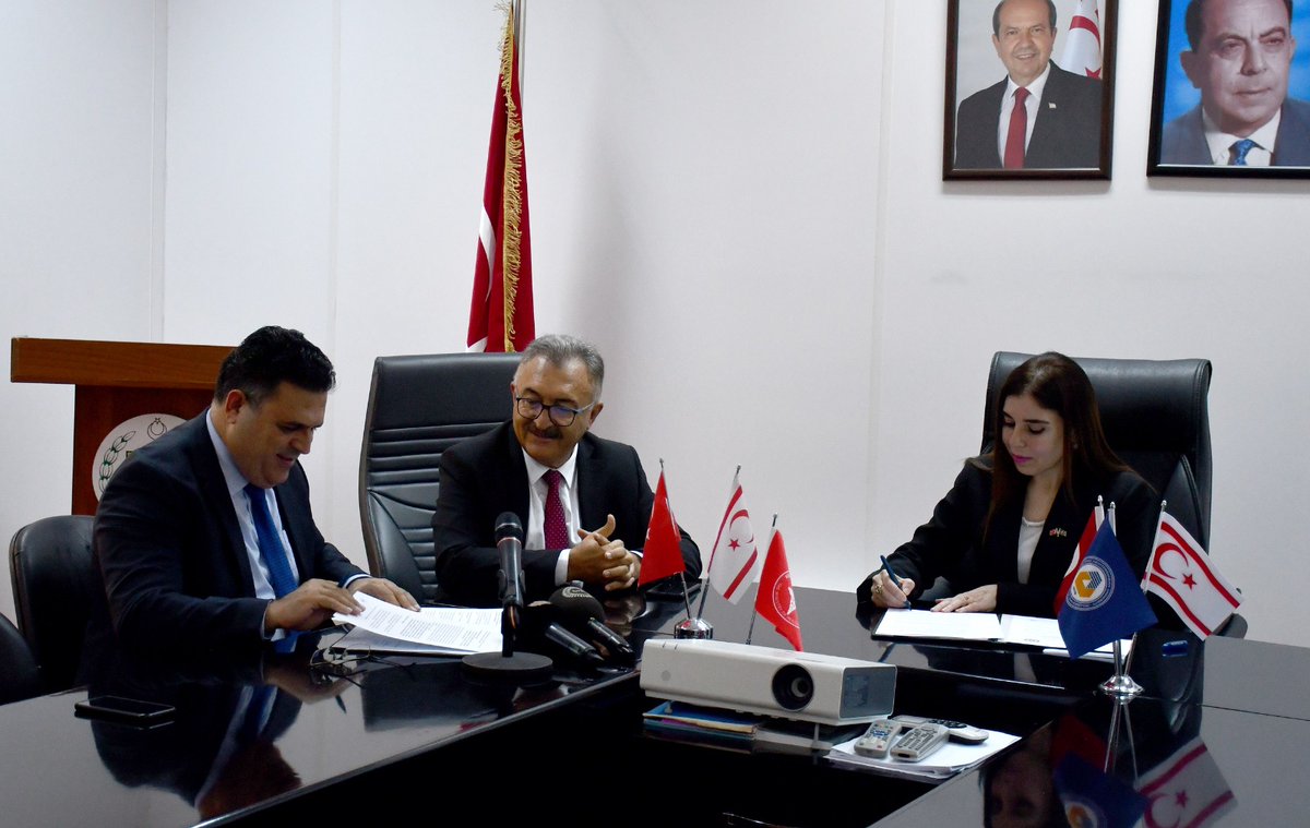 Sağlık Bakanlığı'na bağlı devlet hastanelerinde yürütülecek araştırma ve eğitim faaliyetlerine ilişkin, Sağlık Bakanlığı ile Doğu Akdeniz Üniversitesi arasında devam eden protokol yenilendi.