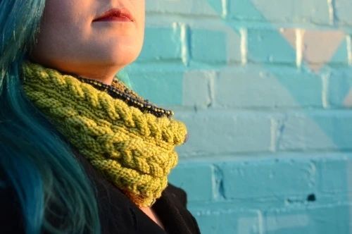 Anzula's tweet image. We can't wait to see you at Stitches SoCal! 

Melange Cowl by @melissa.leapman

Five Peaks Shawl by @brooklynboyknits 

Sunflower Dreams Hat by @imagined_landscapes 

@stitchesevents 
#stitchessocal 
#stitchessocal2022 instagr.am/p/CkwBI8SPnmm/