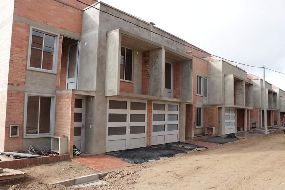 SolzaSas's tweet photo. ¡Seguimos construyendo los sueños de las familias boyacenses!

La manzana 18 de Estación de Alejandría - Bloque C, cuenta con un avance de obra del 83%, conoce más detalles en nuestra Pagina Web: https://t.co/vdDRjbp7Ju

¡Expertos haciendo familias felices! https://t.co/ghwH1T3ujD