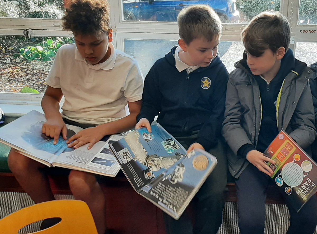 ChetwyndSpencer's tweet photo. Year 5 had a wonderful time visiting our local library and sharing their love of reading. 📚 ❤ @satrust_ @NottsLibraries #Readers #Community https://t.co/MKgLH3NCeo