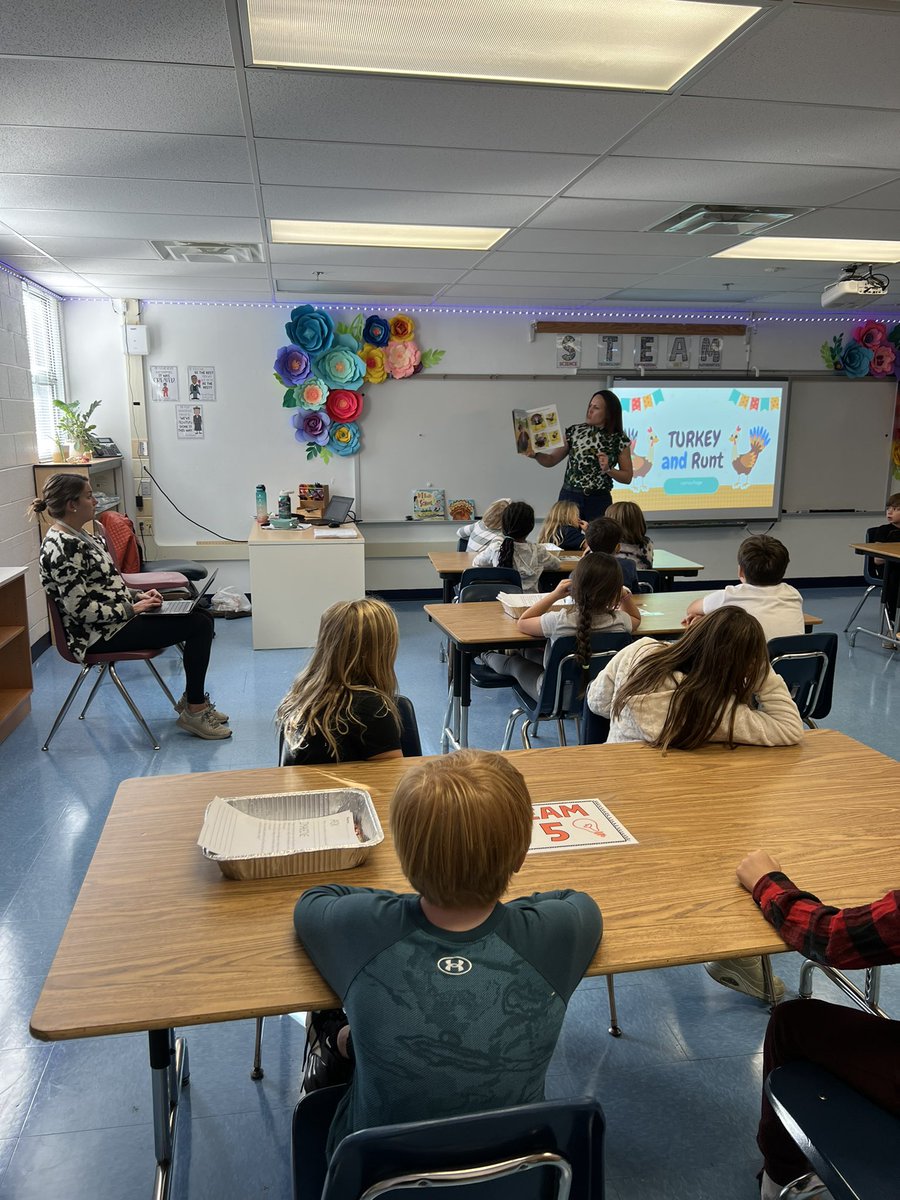 Gr8FallsES's tweet photo. Our STEAM lab is open and in full effect as our 3rd graders learn to camouflage their turkeys to protect them from the Thanksgiving oven 😳🫢🦃⛄️ #OurFCPS #FCPSRegion1 https://t.co/D6YkE9E7yb