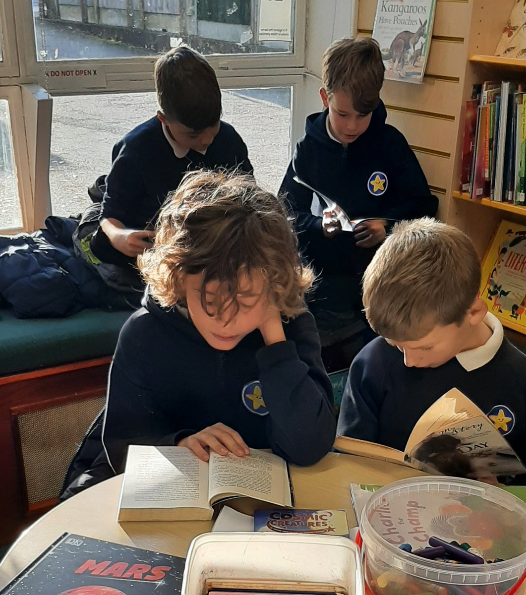 ChetwyndSpencer's tweet photo. Year 5 had a wonderful time visiting our local library and sharing their love of reading. 📚 ❤ @satrust_ @NottsLibraries #Readers #Community https://t.co/MKgLH3NCeo