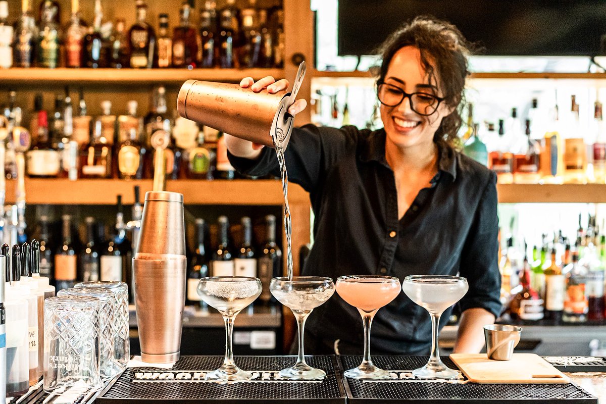 russellsbothell's tweet photo. Your Wednesday is about to get a whole lot better 🍸✨. #RussellsRestaurant https://t.co/KZbjw6lbdt