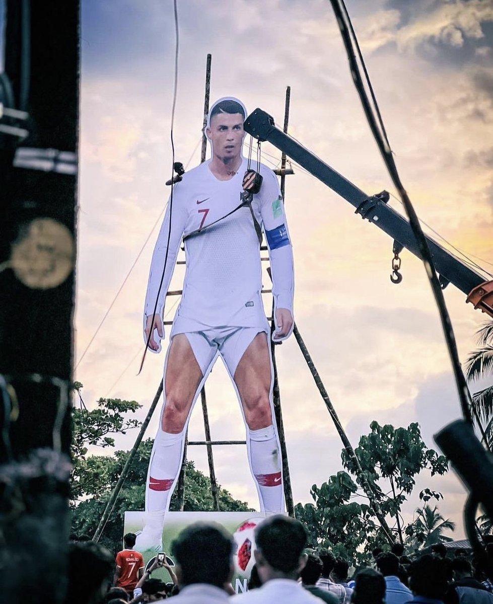 TimelineCR7's tweet image. A graphic of Cristiano Ronaldo up in India. 🤩