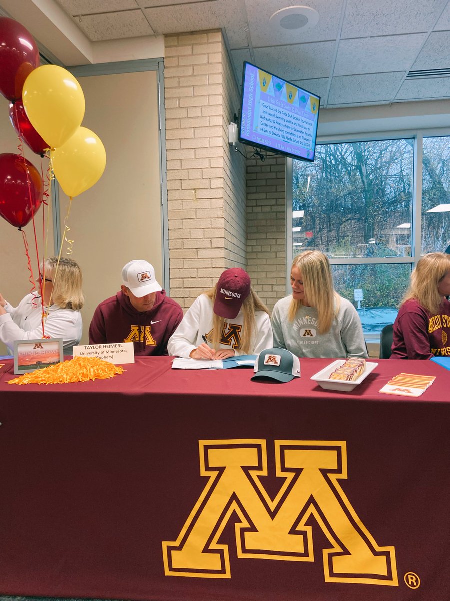 taylorheimerl's tweet photo. Officially a gopher!〽️ @GopherSoccer https://t.co/YmWQmkH7gH