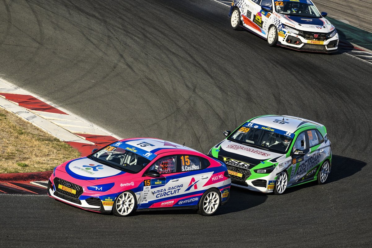 JLlMerlos's tweet photo. A partir d'avui, teniu una cita amb el @RacingWeekend22 al @Circuitcat_cat 
Aquesta tarda comença la festa a la Plaça de la Vila de Montmeló: exposició de vehicles, signatura d'autògrafs, exhibició pit-stop... i més¡ No t'ho deixis perdre¡¡ 
I dissabte i diumenge... acció a dojo¡ https://t.co/4f6XMz0SUw
