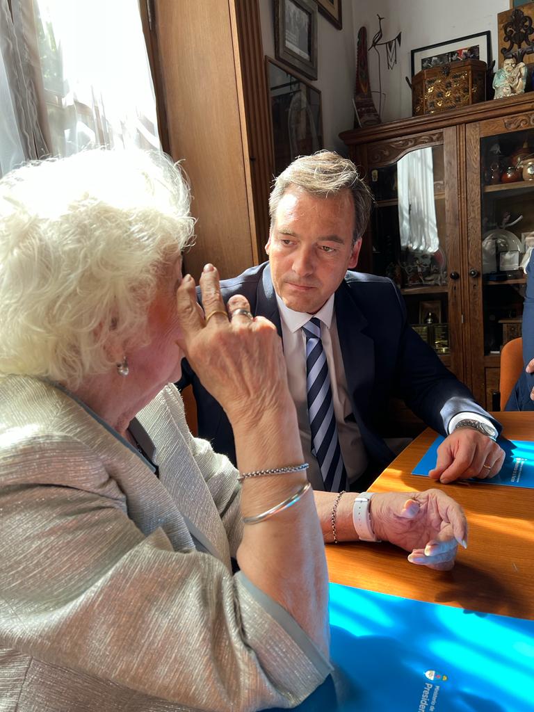 abuelasdifusion's tweet photo. Hoy recibimos al ministro de Justicia @MartinSoria_ el viceministro de la cartera, Juan Martín Menna, y el secretario de DDHH @pietragallahora quienes reafiemaron el compromiso de seguir apoyando la búsqueda de los nietos y nietas que falta encontrar. https://t.co/KT4hnDw1Ru