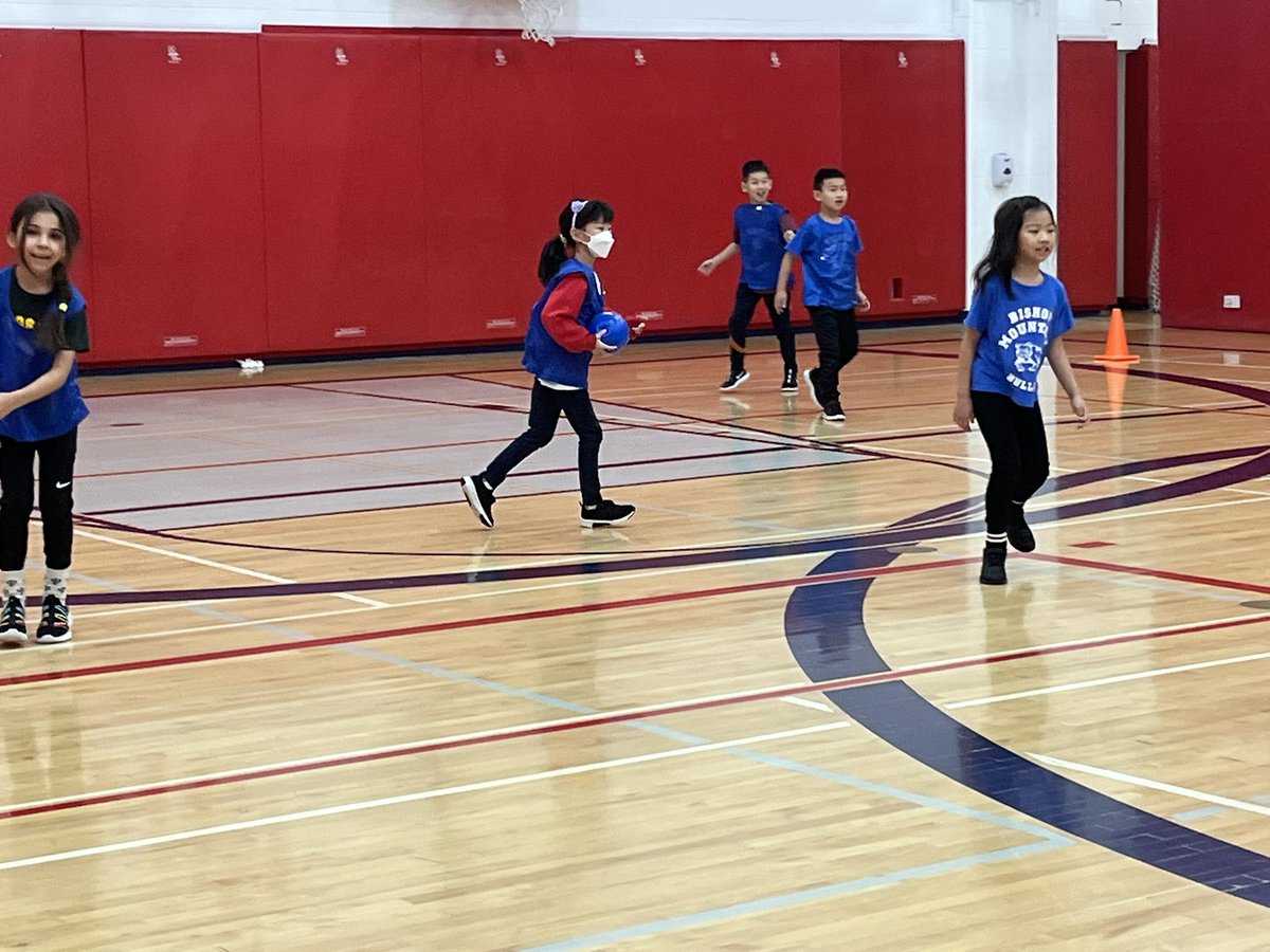 The Grade 2 students were so excited to begin intramurals today! #StudentLifeDay @HTS_2A <a href="/HTSRichmondHill/">HTS Richmond Hill</a>