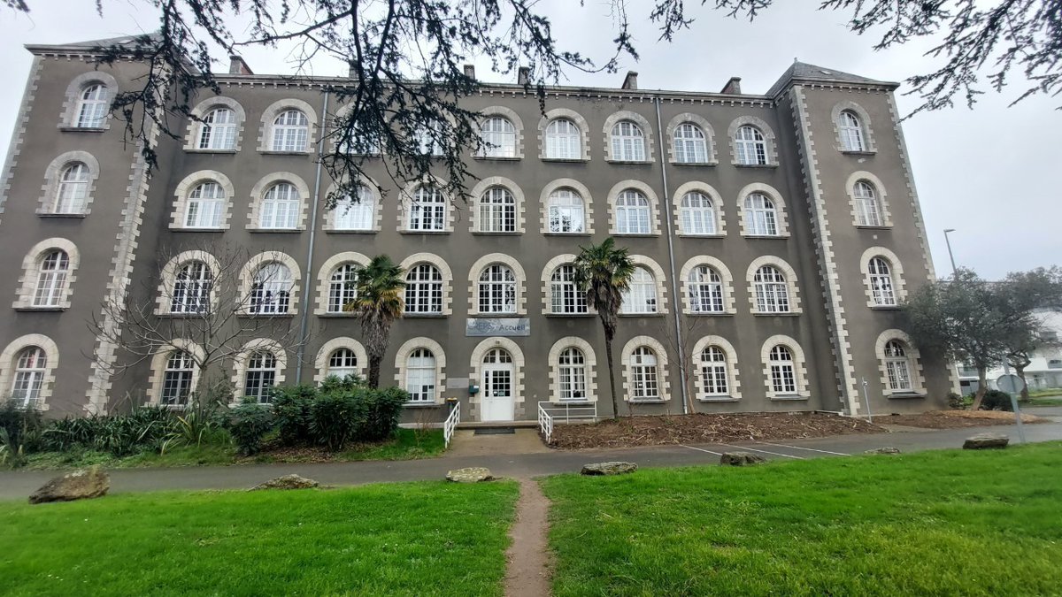 Robin_Salecroix's tweet photo. 🗣️ Réunion publique ce soir pour aborder avec les habitants l'avenir du site Broussais sur le quartier Doulon à #Nantes. Hébergement de personnes précaires, accompagnement social, restauration, locaux associatifs... Un beau projet au service du vivre-ensemble. https://t.co/QvXVZS5ili