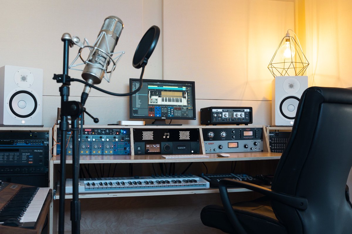 BridgeSetSound's tweet image. The studio is alive! Final tweaks finally. Then, game on.