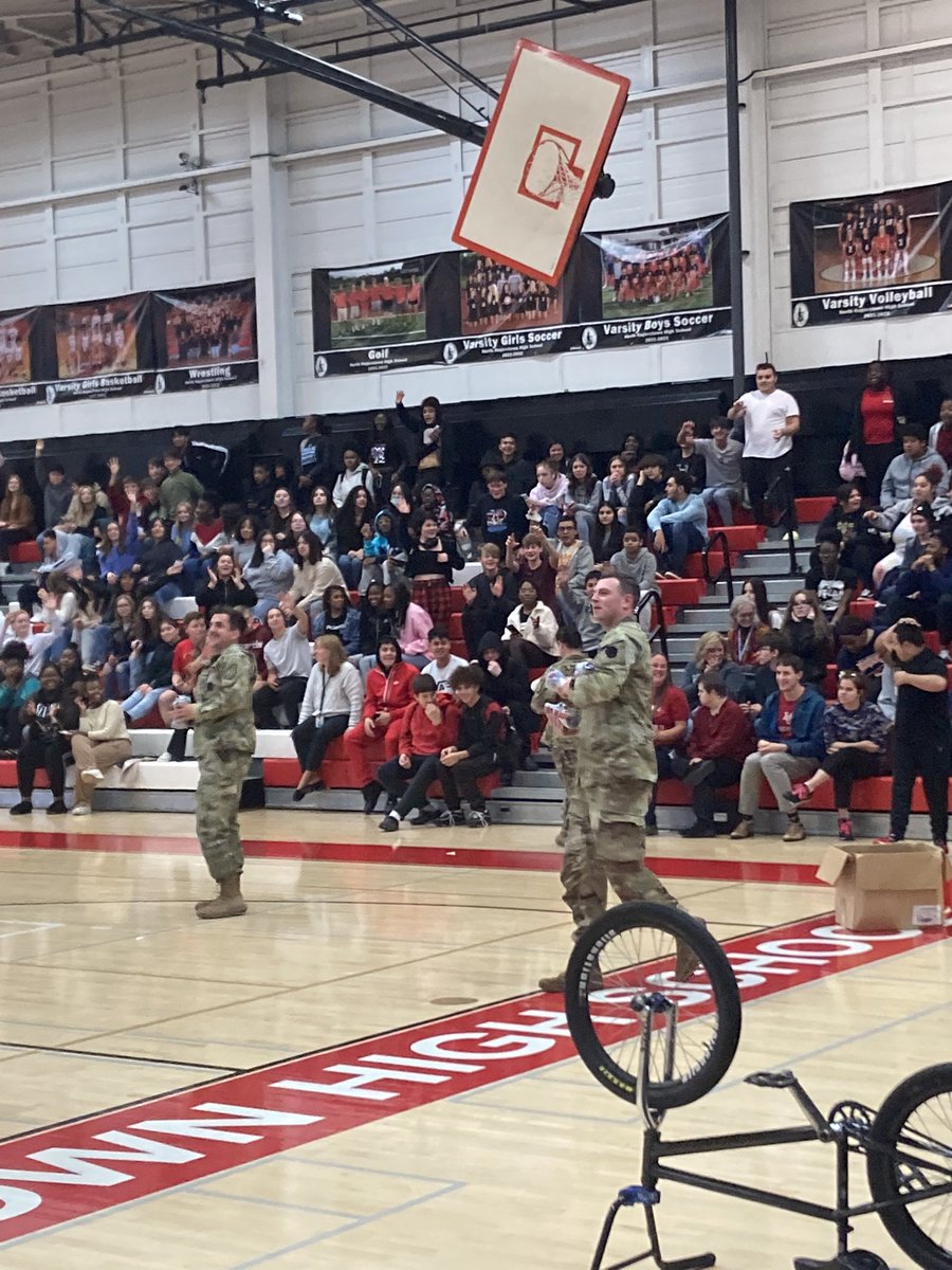 HubsNHHS's tweet image. Go Army National Guard ! #ServingandProtecting 🇺🇸 @HubsNHHS Setting the Example for our students and citizens #Thankyou #citizensoldiers #HubPride ❤️❤️❤️❤️❤️❤️❤️