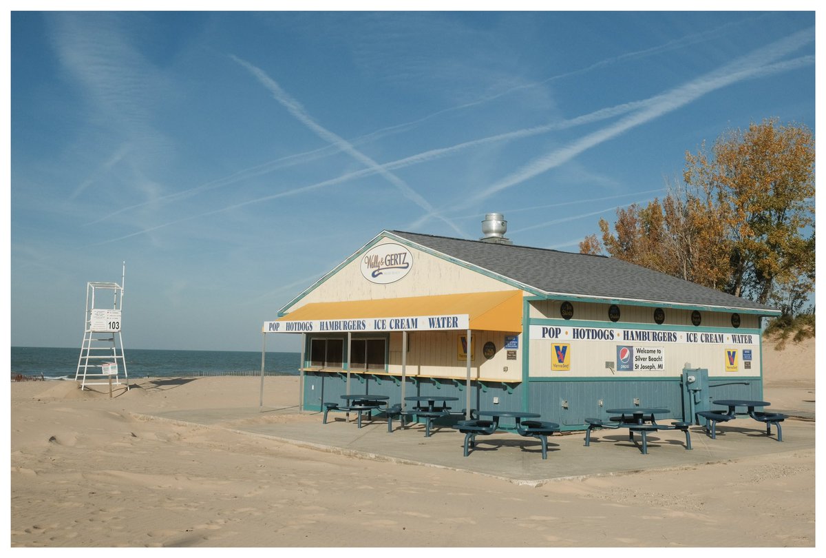 Saint Joseph, MI 2022

#Michigan #beach #autumn #midwest #portra400