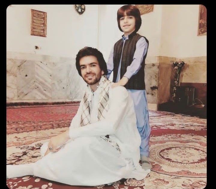 FatemmehN's tweet photo. سوختم وخاکستر شدم وقتی فهمیدم خدانور فرزند هم داشته.
#مهسا_امینی
#خدانور_لجعلی https://t.co/dWm6zcwGN9